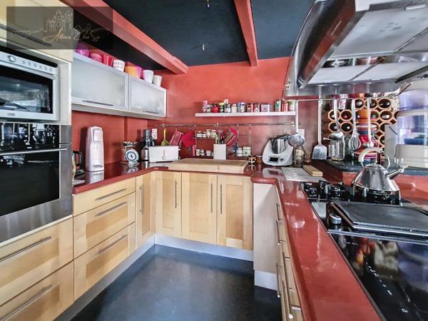 Rodez (12000) À Vendre - Maison en Pierres avec Cachet et Matériaux de Qualité