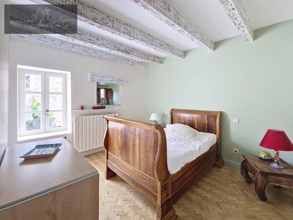 Rodez (12000) À Vendre - Maison en Pierres avec Cachet et Matériaux de Qualité