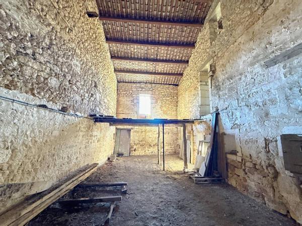 Bien immobilier à vendre 3 pièces de 200 m²