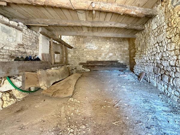 Bien immobilier à vendre 3 pièces de 200 m²