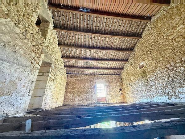 Bien immobilier à vendre 3 pièces de 200 m²