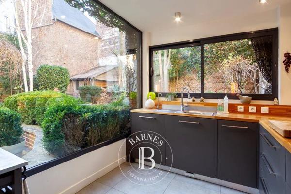 Amiens, Hôtel particulier 5 Chambres -  230 m² à vendre