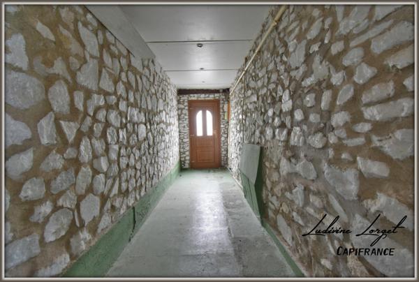 Proche Neuilly-Saint Front 6km- à vendre maison en pierre mitoyenne 15min de VILLERS-COTTERETS - 85m2 - 2 pièces- 1 chambre– grenier – -Terrain 164