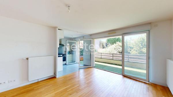 APPARTEMENT 4 PIECES 77.58 m2 + TERRASSE + 2 PARKINGS - CALME - LUMINEUX - PROCHE T10 & COMMERCES