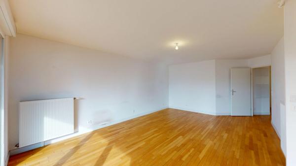 APPARTEMENT 4 PIECES 77.58 m2 + TERRASSE + 2 PARKINGS - CALME - LUMINEUX - PROCHE T10 & COMMERCES