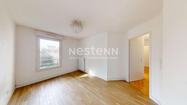 APPARTEMENT 4 PIECES 77.58 m2 + TERRASSE + 2 PARKINGS - CALME - LUMINEUX - PROCHE T10 & COMMERCES