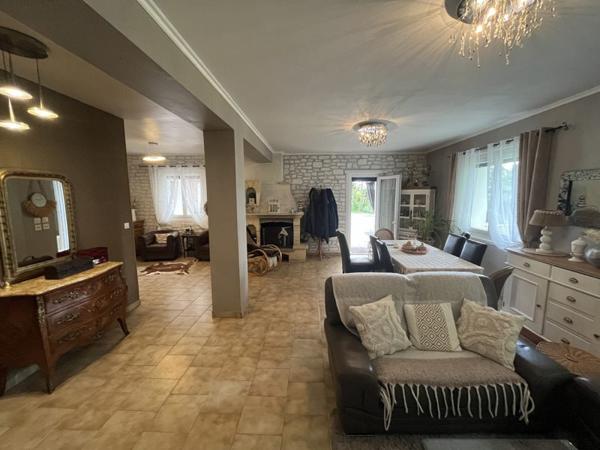 Maison à vendre |  Saint-Jean-d'Angély |  7 pièces | 161 m²