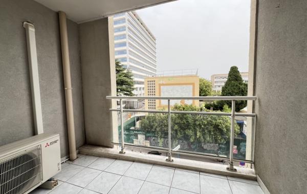 Vente Appartement P2 type2-terrasse-parking- Marseille 5ème