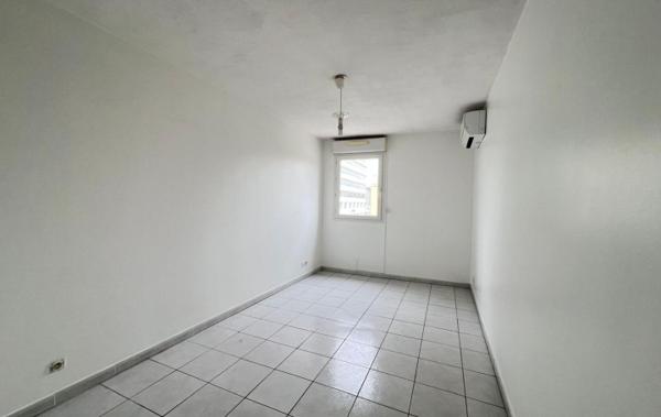 Vente Appartement P2 type2-terrasse-parking- Marseille 5ème