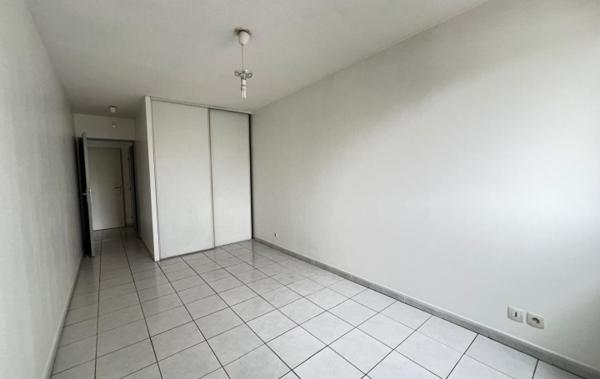 Vente Appartement P2 type2-terrasse-parking- Marseille 5ème
