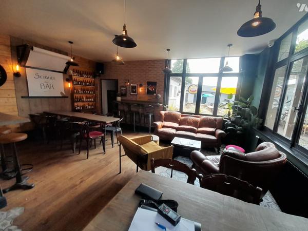 Mur et fonds de commerce.