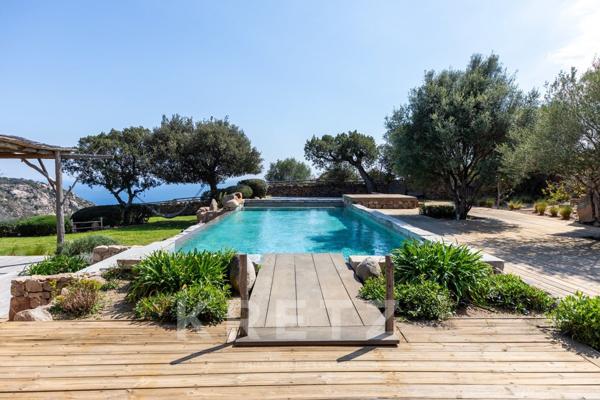 Villa type bergerie avec piscine et Vue mer