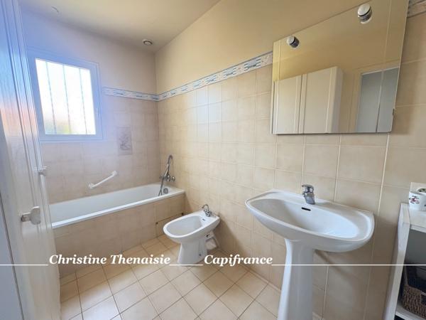 A VENDRE Maison de PLAIN-PIED 4 chambres - Garage- Terrain arboré et sans vis-à-vis - Proche de tous les commerces SAINT GILLES CROIX DE VIE (85)