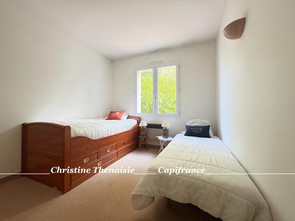 A VENDRE Maison de PLAIN-PIED 4 chambres - Garage- Terrain arboré et sans vis-à-vis - Proche de tous les commerces SAINT GILLES CROIX DE VIE (85)