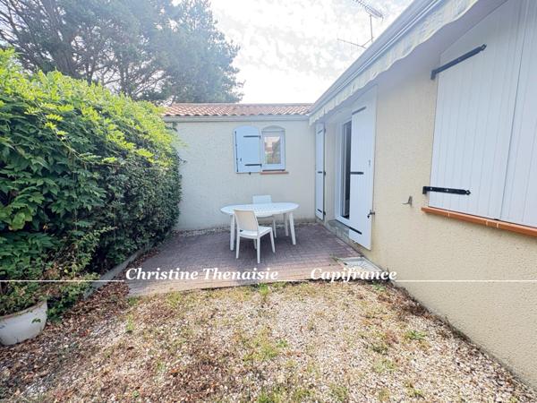 A VENDRE Maison de PLAIN-PIED 4 chambres - Garage- Terrain arboré et sans vis-à-vis - Proche de tous les commerces SAINT GILLES CROIX DE VIE (85)