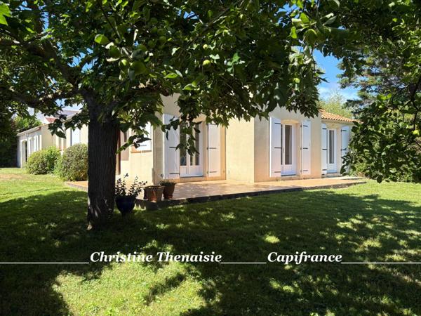 A VENDRE Maison de PLAIN-PIED 4 chambres - Garage- Terrain arboré et sans vis-à-vis - Proche de tous les commerces SAINT GILLES CROIX DE VIE (85)