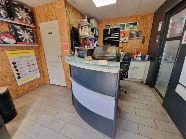 Fonds de commerce GARAGE / ENTRETIEN AUTOMOBILES de 900 m2 avec PARKING BUREAUX à vendre proche de XERTIGNY (88)