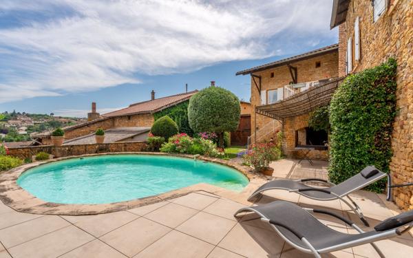 Maison à vendre    5 pièces • 212 m2 Pouilly-le-Monial