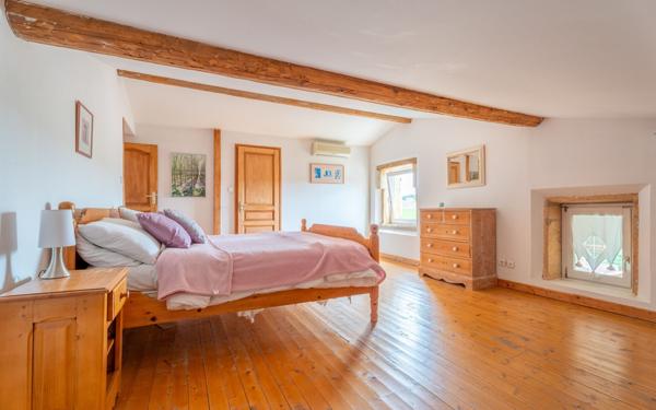 Maison à vendre    5 pièces • 212 m2 Pouilly-le-Monial