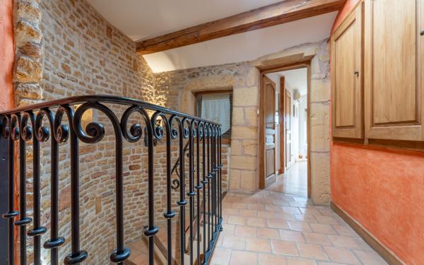 Maison à vendre    5 pièces • 212 m2 Pouilly-le-Monial