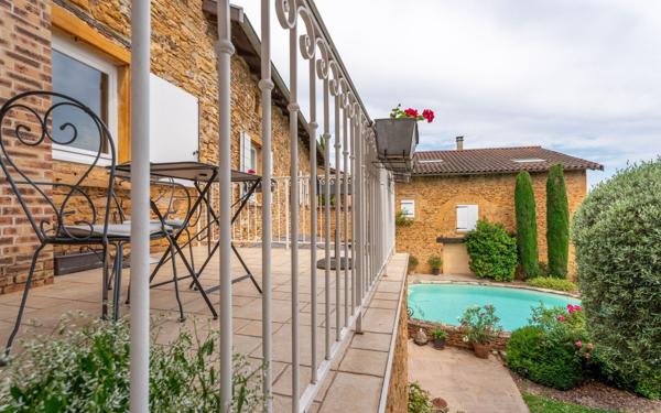 Maison à vendre    5 pièces • 212 m2 Pouilly-le-Monial