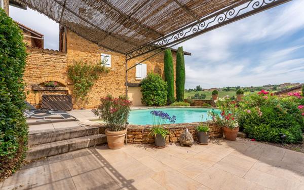 Maison à vendre    5 pièces • 212 m2 Pouilly-le-Monial