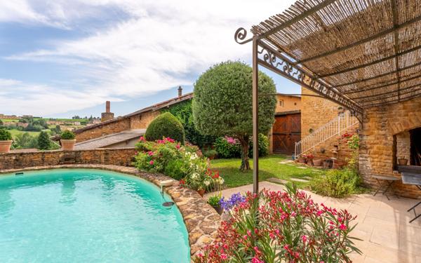 Maison à vendre    5 pièces • 212 m2 Pouilly-le-Monial