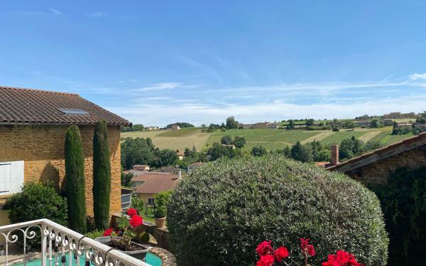 Maison à vendre    5 pièces • 212 m2 Pouilly-le-Monial