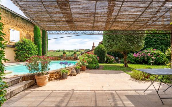 Maison à vendre    5 pièces • 212 m2 Pouilly-le-Monial