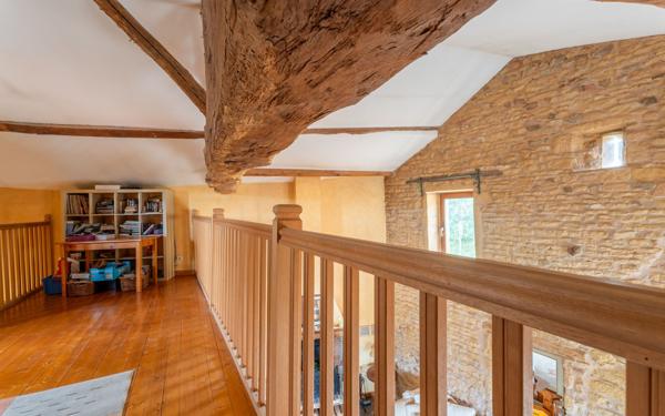 Maison à vendre    5 pièces • 212 m2 Pouilly-le-Monial