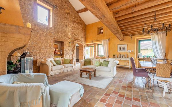 Maison à vendre    5 pièces • 212 m2 Pouilly-le-Monial