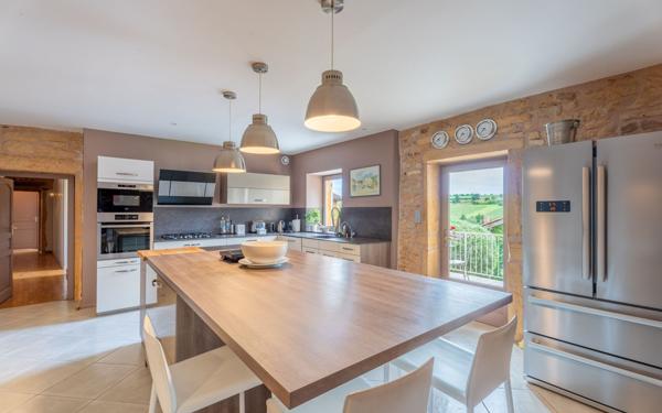 Maison à vendre    5 pièces • 212 m2 Pouilly-le-Monial