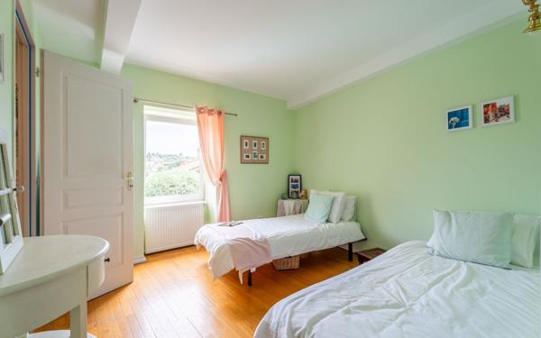 Maison à vendre    5 pièces • 212 m2 Pouilly-le-Monial