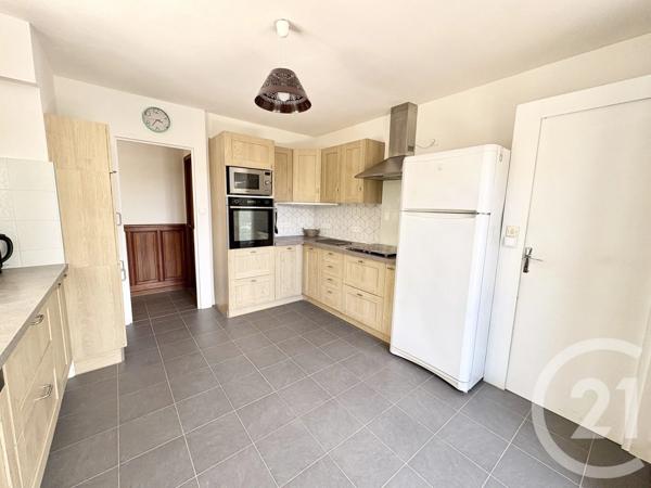 Maison à vendre  4 pièces - 181,53 m 2   COEX  - 85