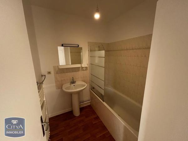 Appartement à louer 2 pièces 37.23m² Cholet (49300)