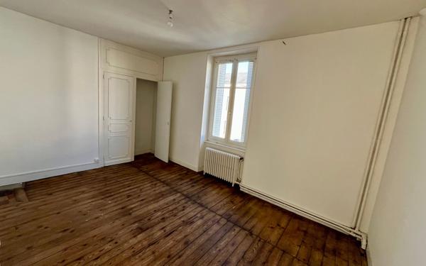 Immeuble à vendre    8 pièces • 236 m2 Limoges