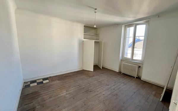 Immeuble à vendre    8 pièces • 236 m2 Limoges