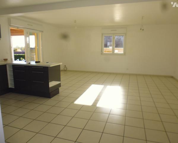 DAMPIERRE SUR SALON, pavillon de 2010 de 141 m² hab sur environ 600 m² de terrain.