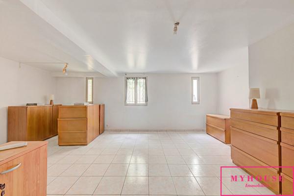 Maison
                                                                                                                                                                                                                                                                                                                        6 pièce(s)                                                                                                                                                                                                          5 chambre(s)                                                                                                                                                                                                          130  m²