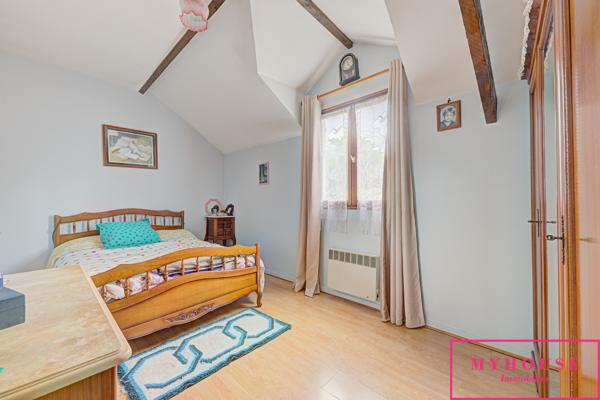 Maison
                                                                                                                                                                                                                                                                                                                        6 pièce(s)                                                                                                                                                                                                          5 chambre(s)                                                                                                                                                                                                          130  m²