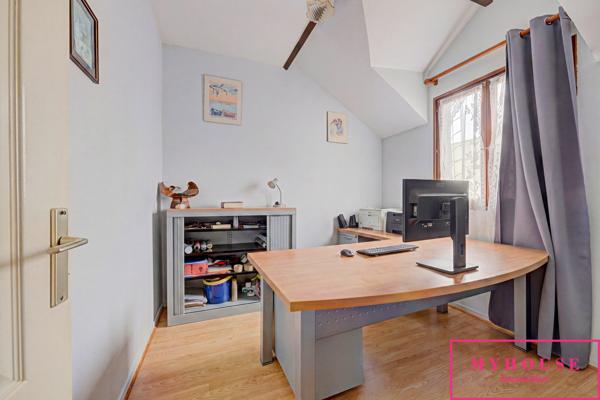 Maison
                                                                                                                                                                                                                                                                                                                        6 pièce(s)                                                                                                                                                                                                          5 chambre(s)                                                                                                                                                                                                          130  m²