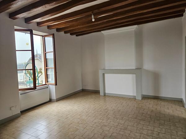 Bel appartement rénové à louer à Saint-Senoch, à 15 mn de Loches