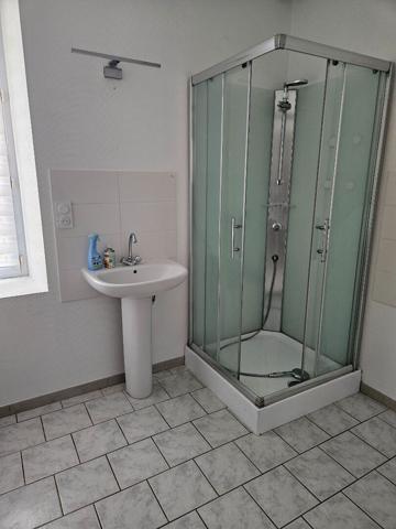 Bel appartement rénové à louer à Saint-Senoch, à 15 mn de Loches
