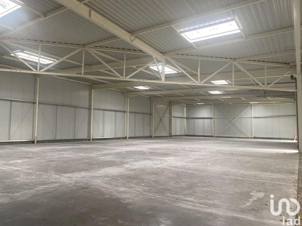 Location hangar 900 m² Eslettes