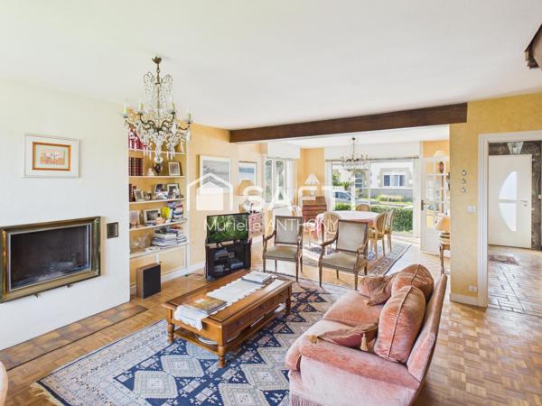 RARE GRANDE MAISON DANS QUARTIER RECHERCHE.
