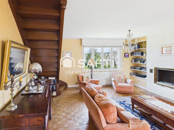 RARE GRANDE MAISON DANS QUARTIER RECHERCHE.