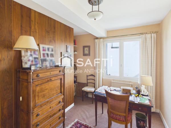 RARE GRANDE MAISON DANS QUARTIER RECHERCHE.