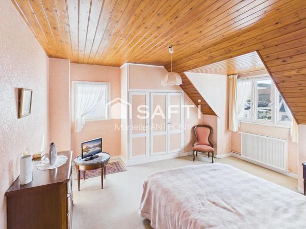 RARE GRANDE MAISON DANS QUARTIER RECHERCHE.