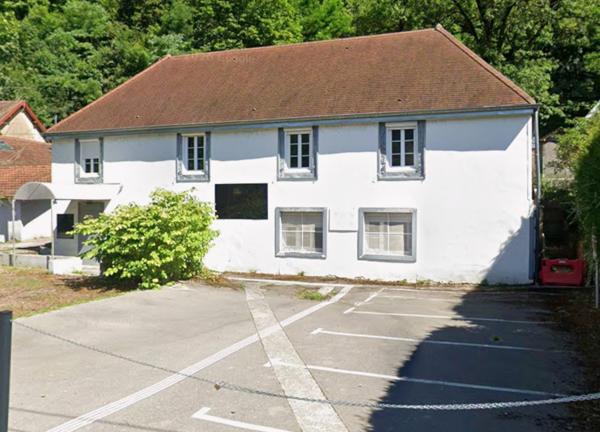 À LOUER - LOCAL COMMERCIAL / PROFESSIONNEL DE 200 M² À BESANÇON