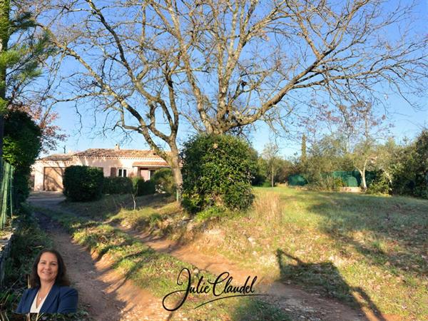 Maison plain-pied au calme absolu, campagne de Lorgues, grand terrain plat, piscine possible